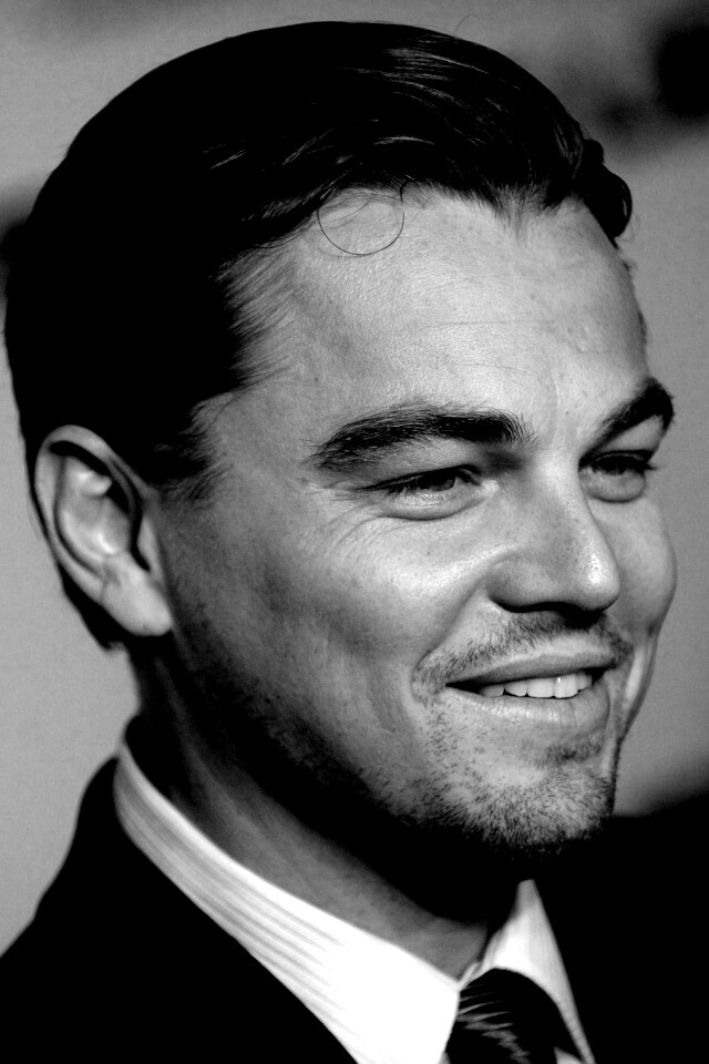 Леонардо Дикаприо в костюме обои