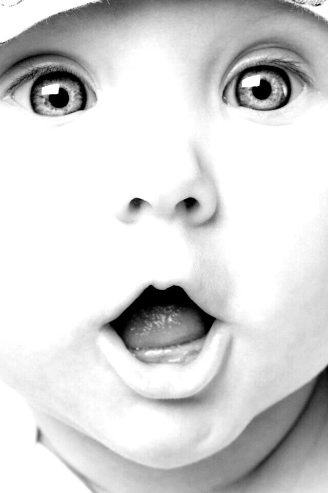 Удивлённый малыш обои