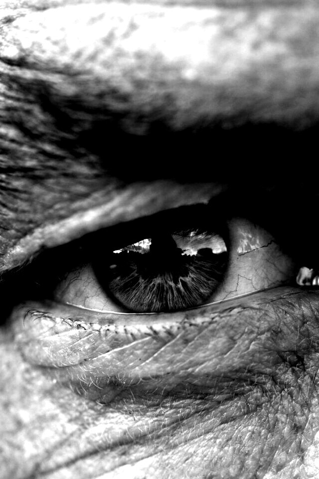 Глаз пожилого человека обои