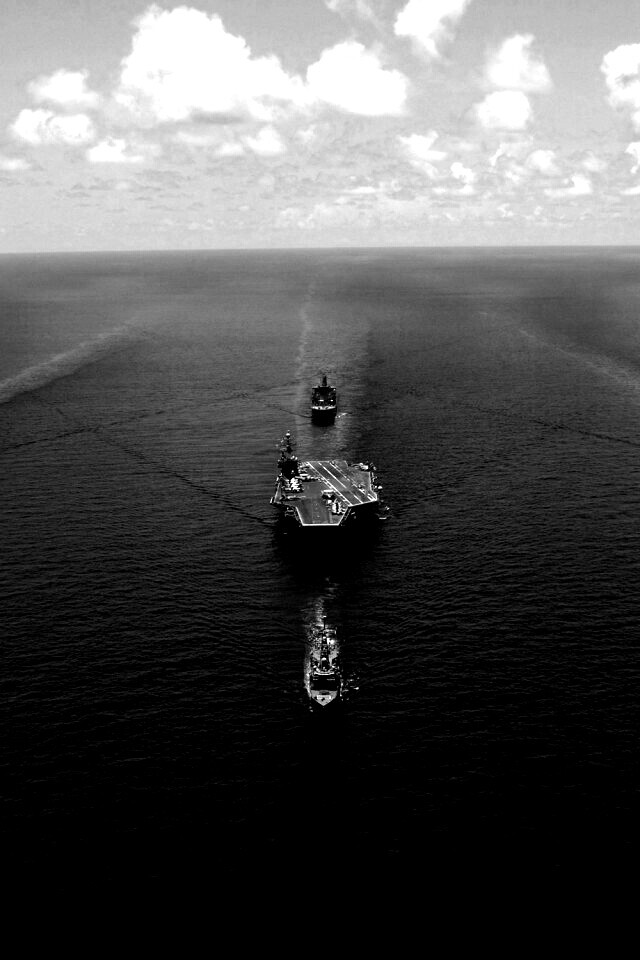Авианосец с эскортом обои