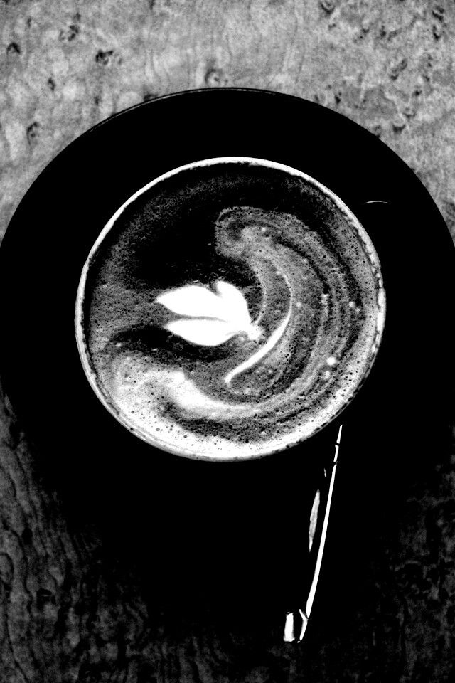 Монохромный утренний кофе обои