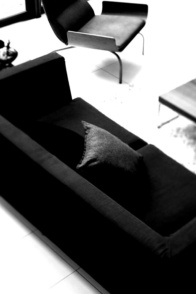 Черная мебель обои