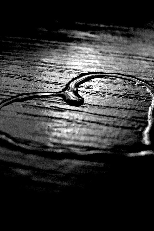 Сердечко из воды обои