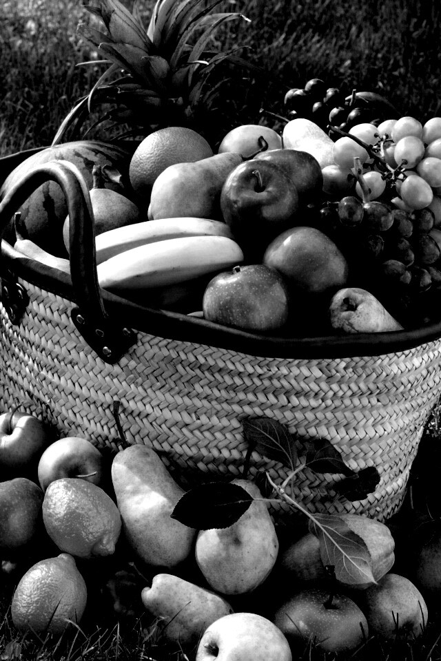 Корзина с фруктами обои