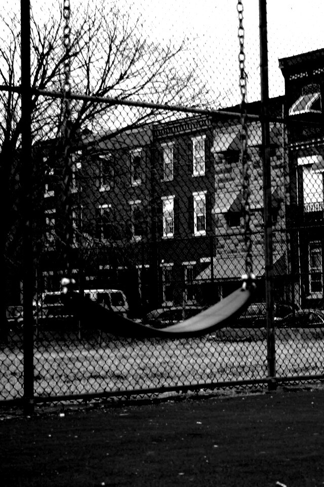 Пустые качели обои