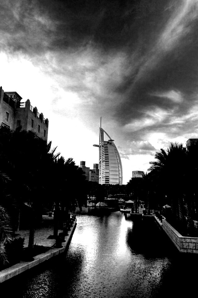 Вид на гостиницу Бурдж Аль Араб в Дубае обои