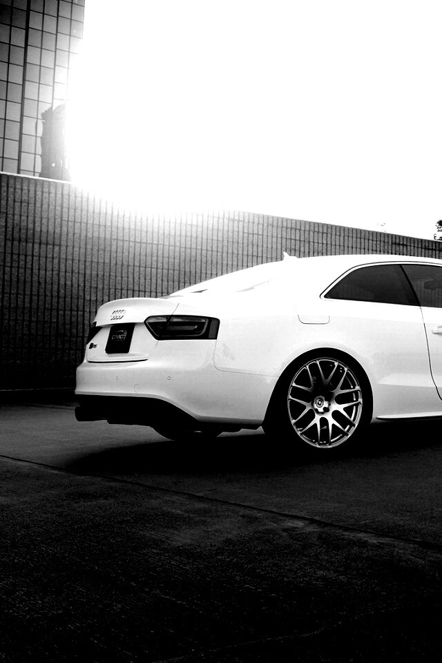 Ауди на парковке обои