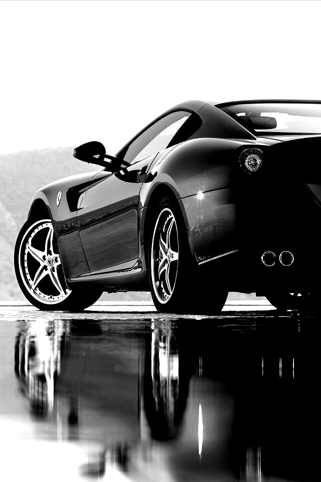 Ferrari в отражении обои