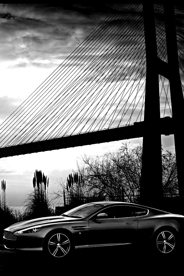 Aston Martin на фоне моста обои
