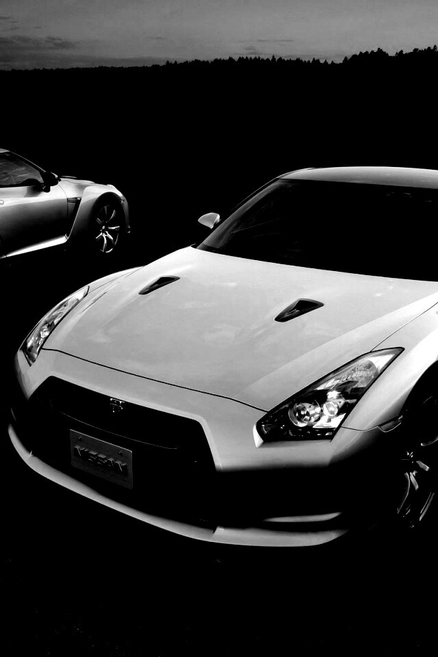 Nissan с двух ракурсов обои