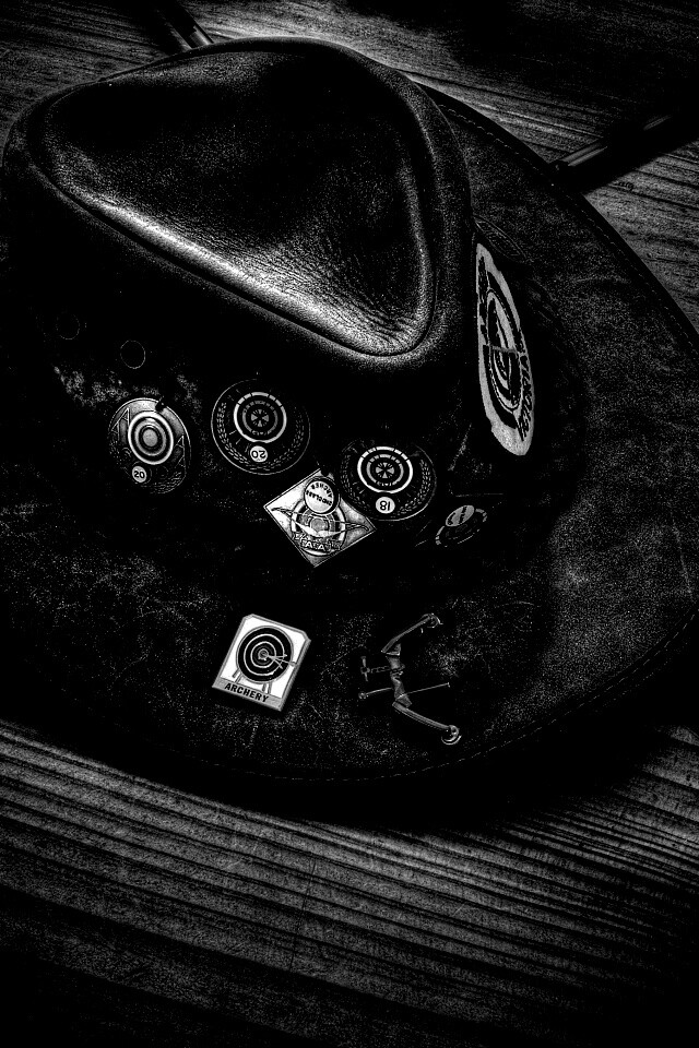 Шляпа и стрелы обои