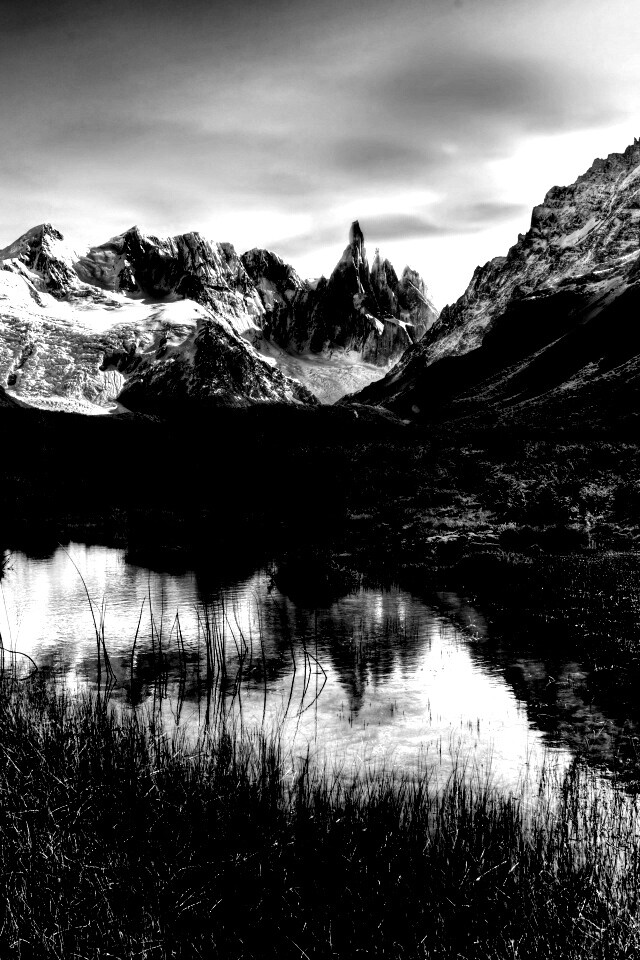 Болота на фоне гор обои