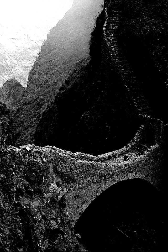 Путь в скалах обои