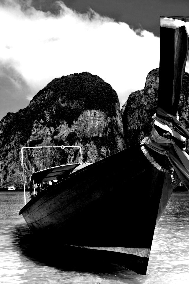 Лодка в райских водах обои