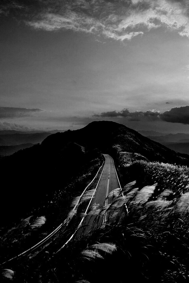 Дорога вдоль вершины холма обои