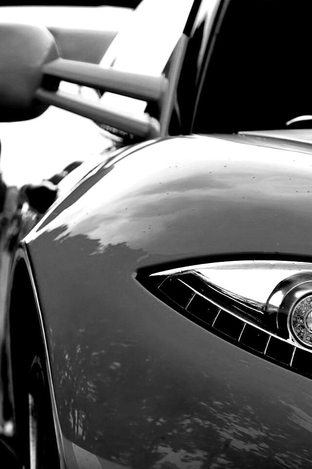 Череда красных автомобилей обои