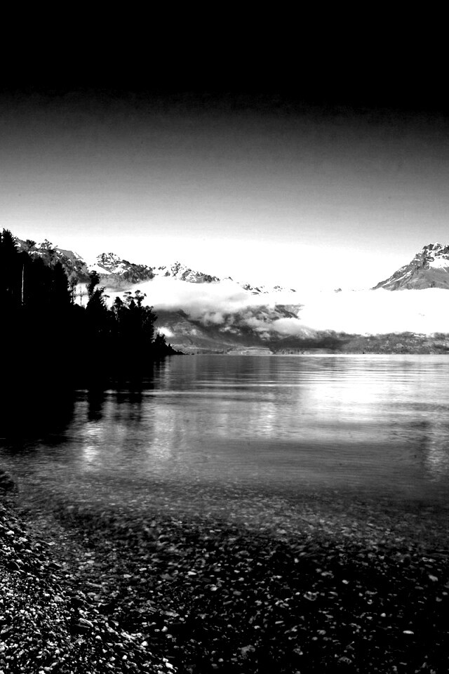 Озеро в предгорье обои