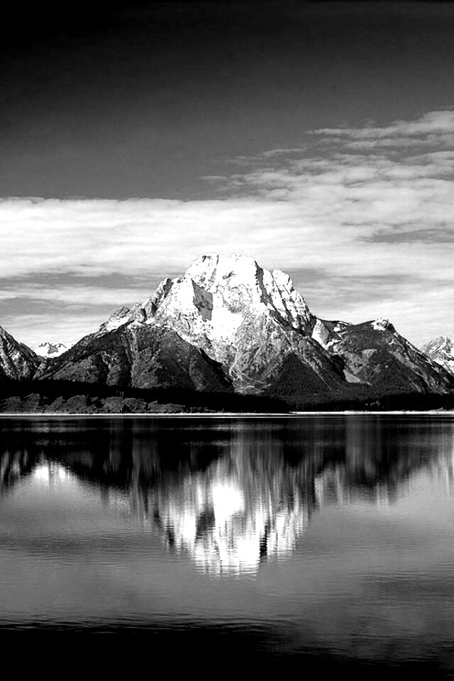 Вид на горы за озером обои