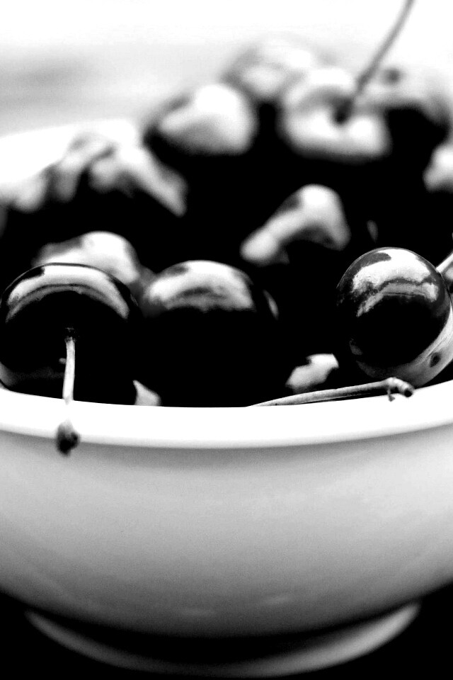 Миска спелой черешни обои