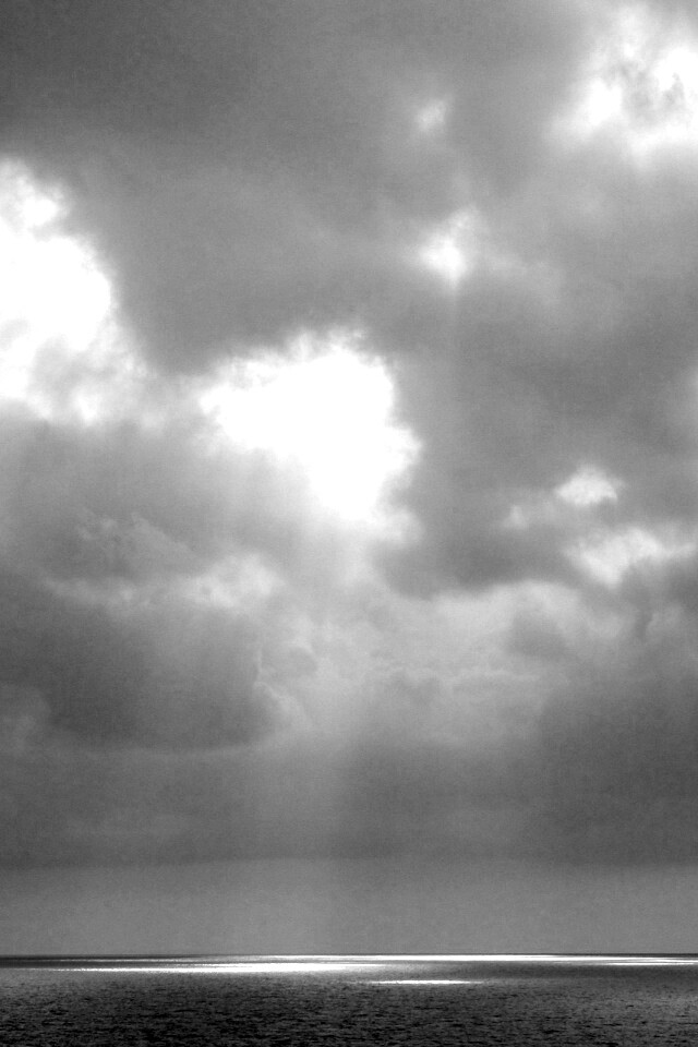 Свет на воде обои