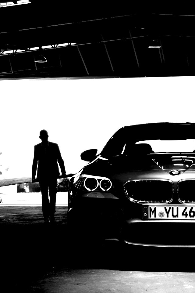 BMW F10 в ангаре обои