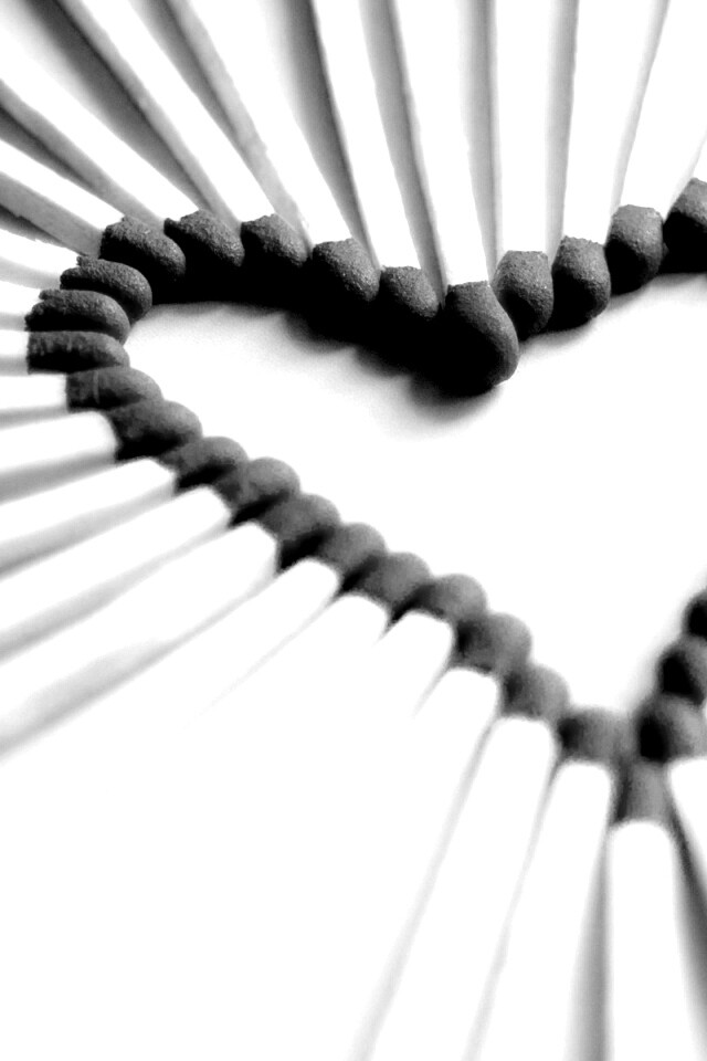 Сердечко из спичек обои