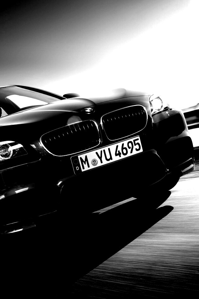 Синий БМВ на трассе обои