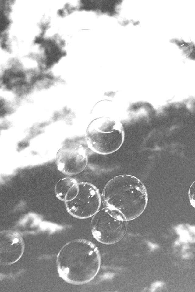 Мыльные пузыри в небе обои