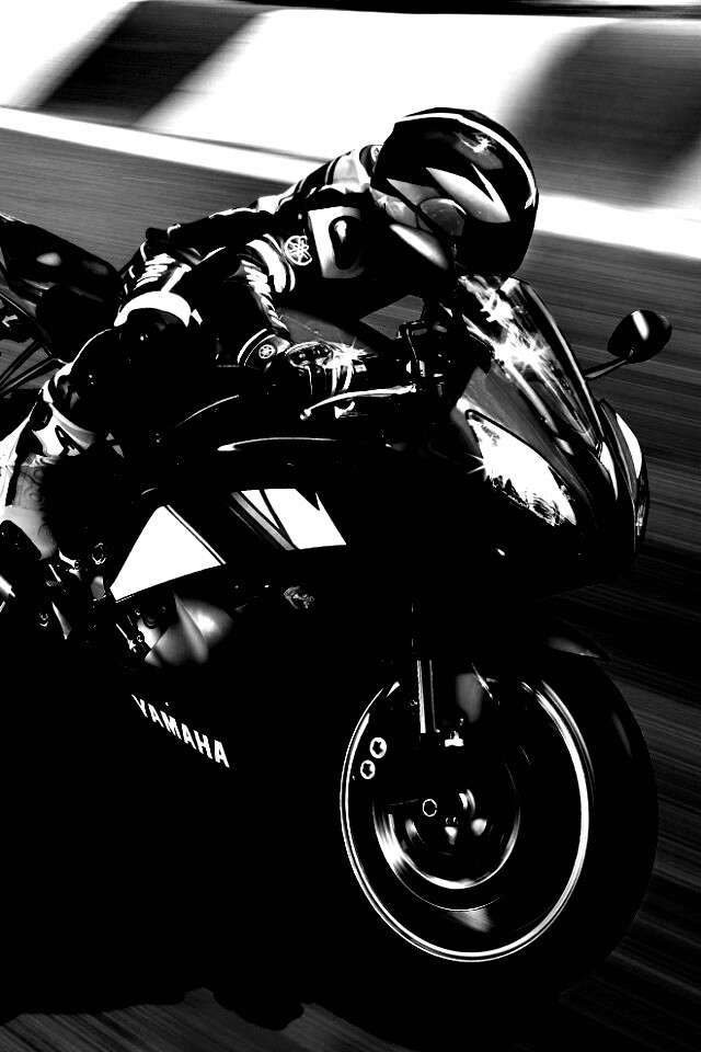 Мотоциклист на трассе обои