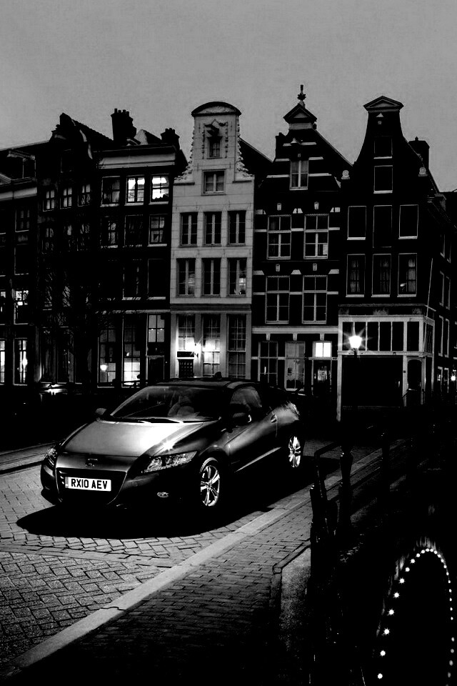 Автомобиль на мосту в свете фонаря обои