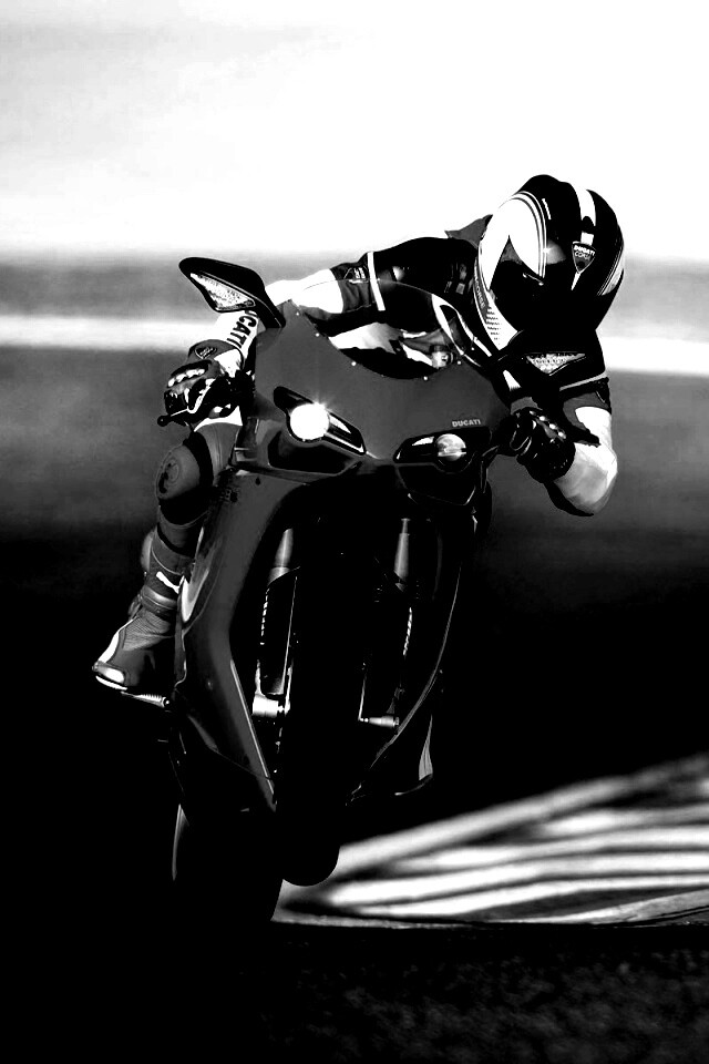 Мотоциклист на заднем колесе обои