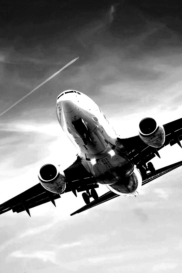 Лайнер в небе обои