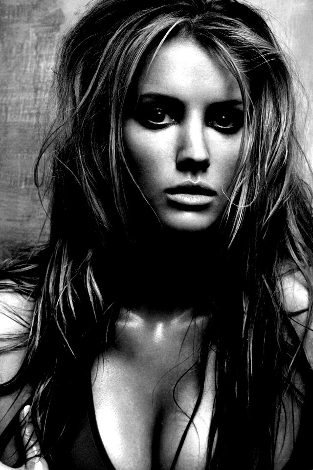 Брюнетка обои