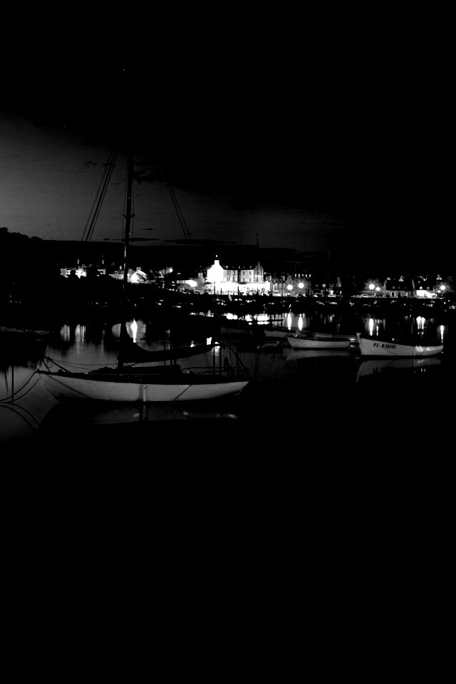 Лодки на вечерней воде обои