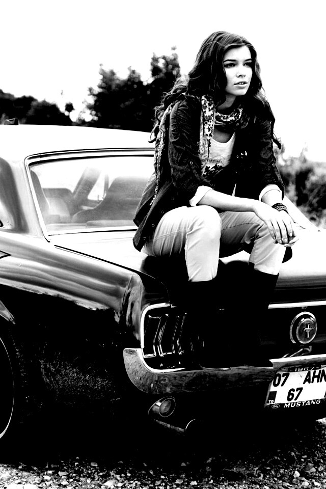 Девушка на мустанге обои