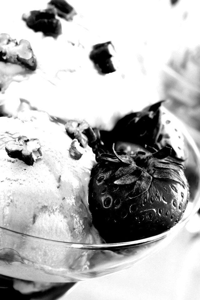 Клубничное мороженное обои