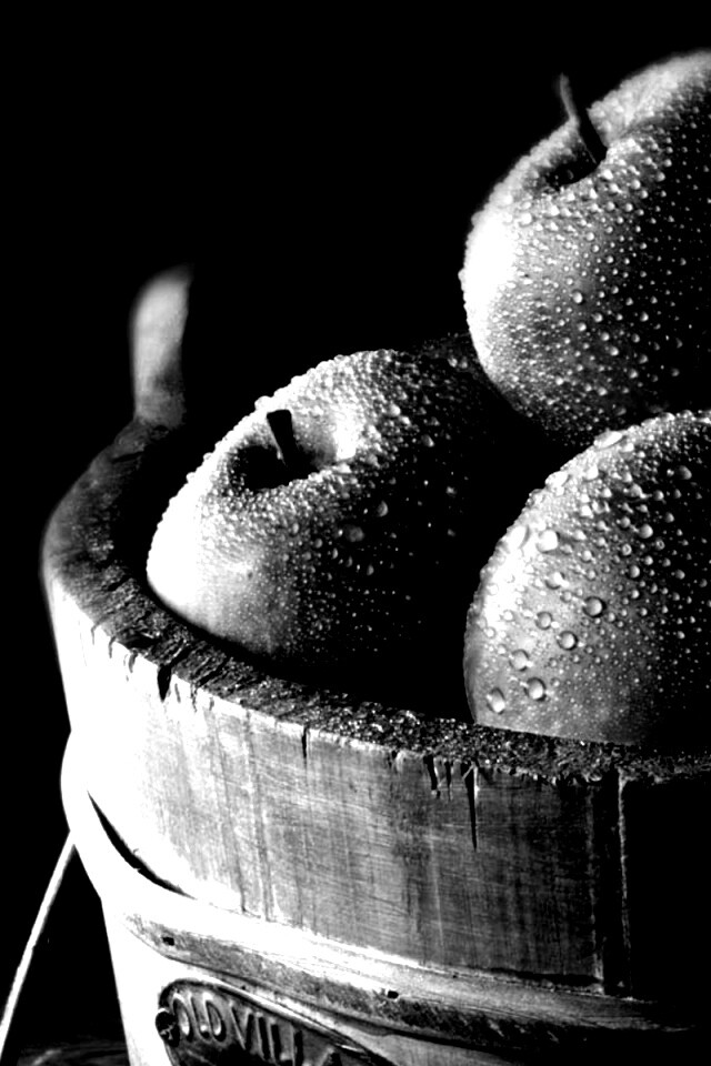 Ведро зеленых яблок обои