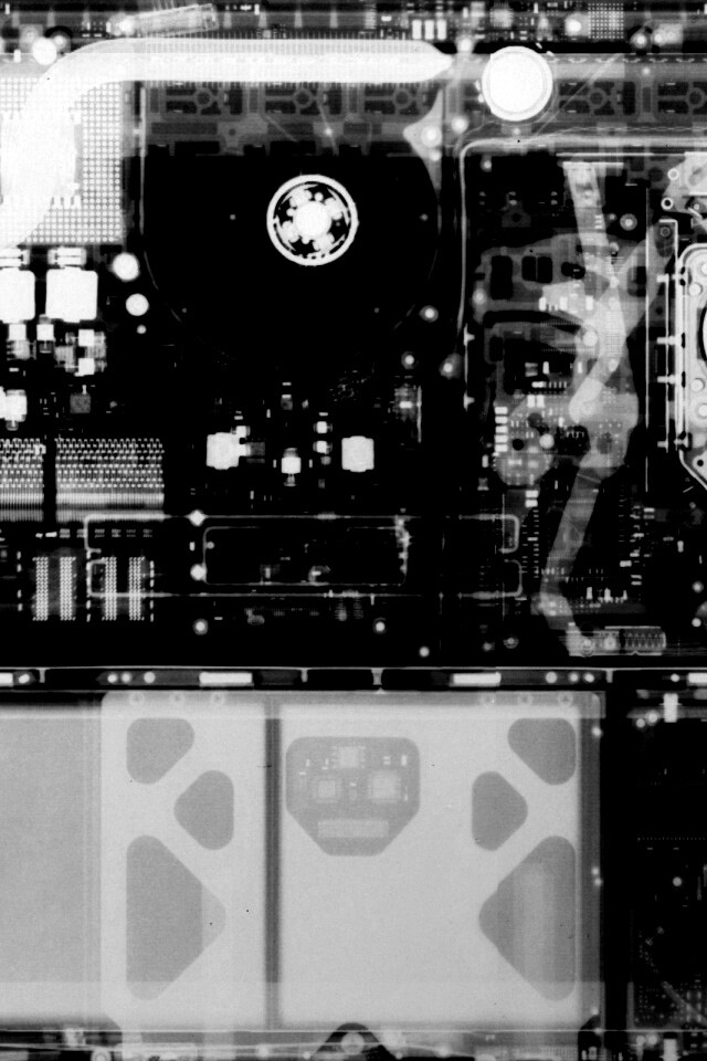 Рентгеновский снимок ноутбука обои