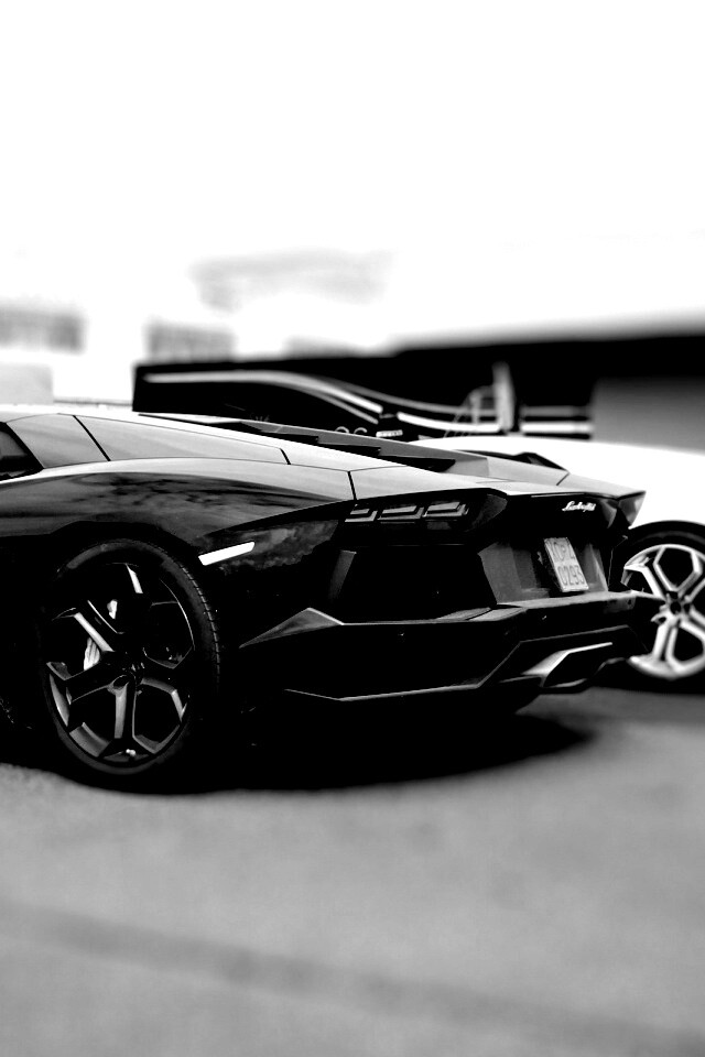 Ламборджини ревентон на парковке обои