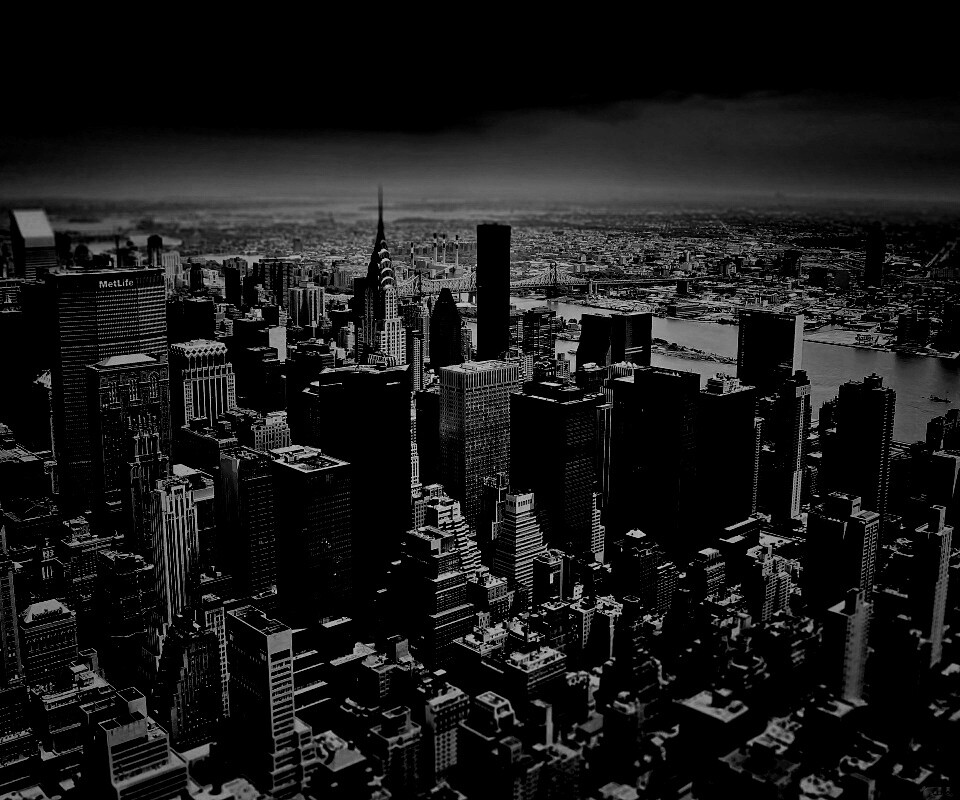 Темное небо над городом обои