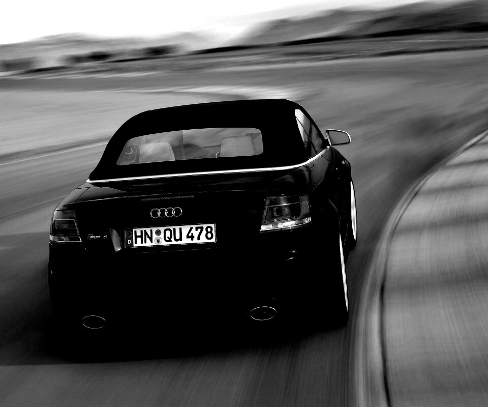 Audi RS 4 с тряпичной крышей обои