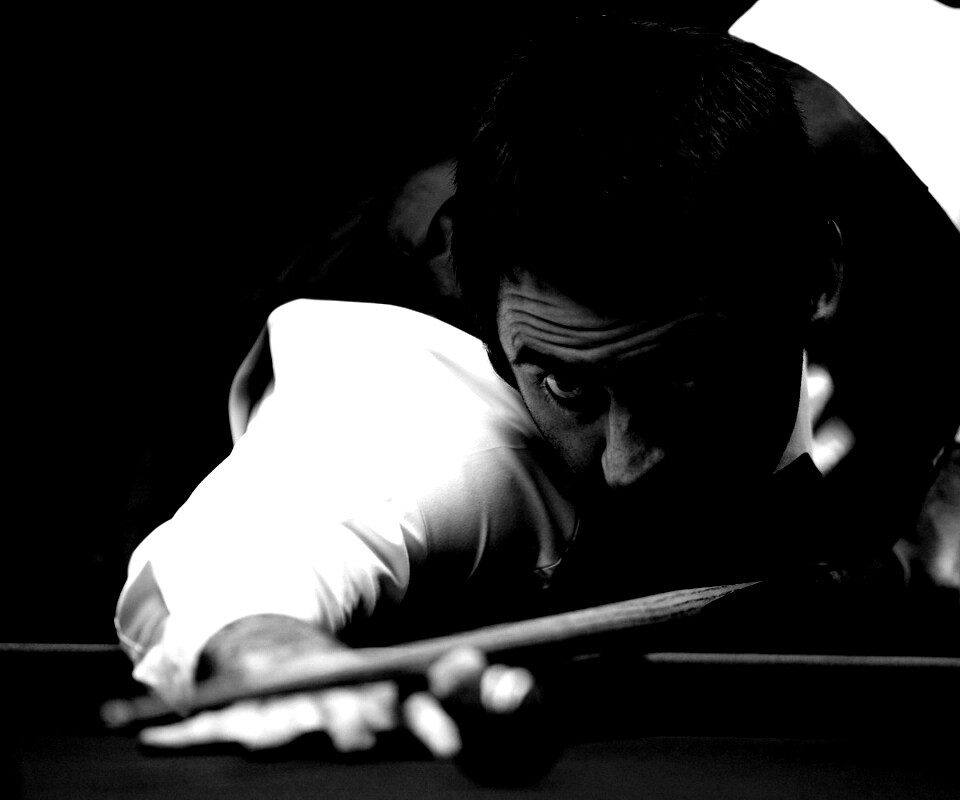 Игрок в бильярд обои