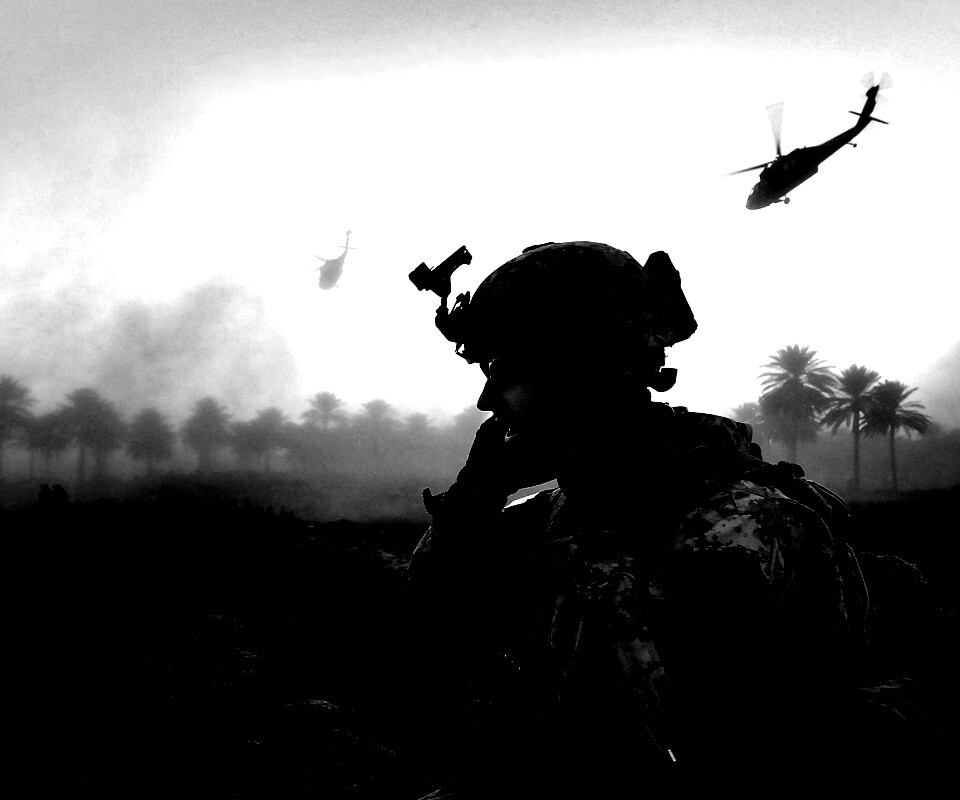 СОлдат во время боевых действий обои