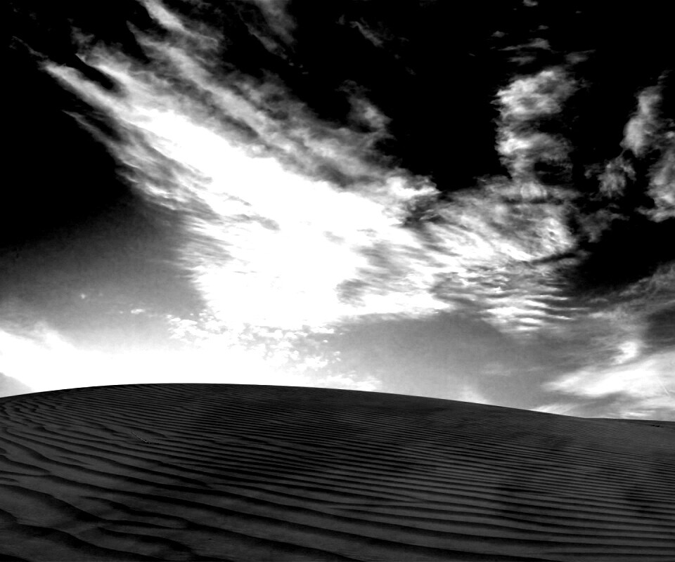 Облака над пустыней обои