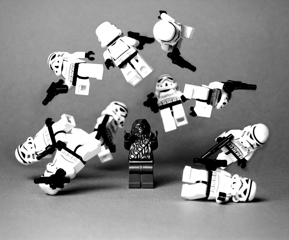 Чубака раскидывает имперских штурмовиков обои