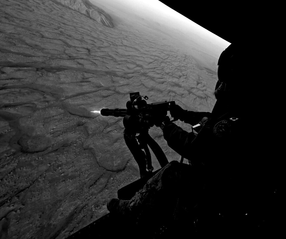 Обстрел с борта вертолета обои