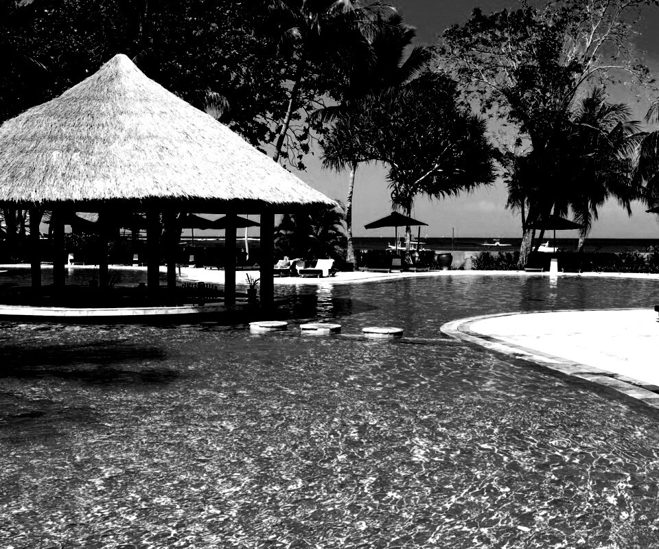 Бассейн отеля обои