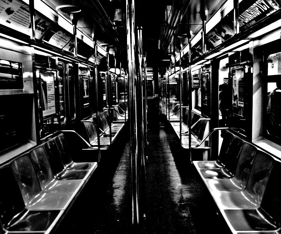 Пустой вагон метро обои