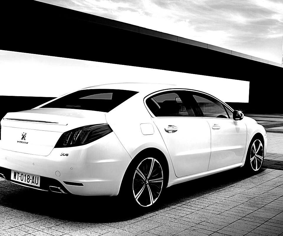 Пежо 308 на стоянке обои