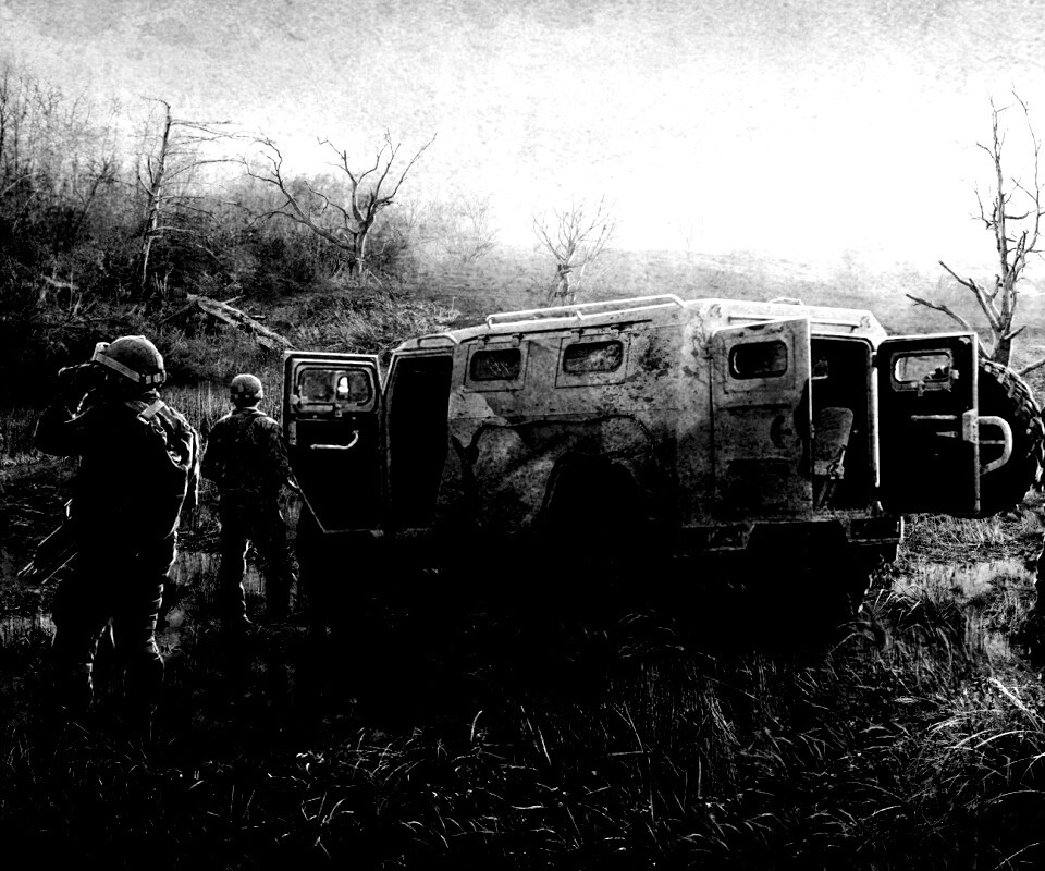 Солдаты из сталкера на болоте обои